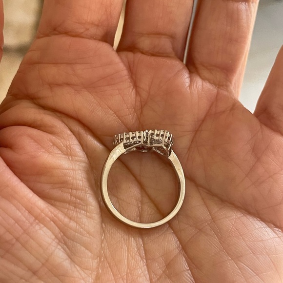 18k 0.30 CTW Diamond Ring - Picture 11 of 14